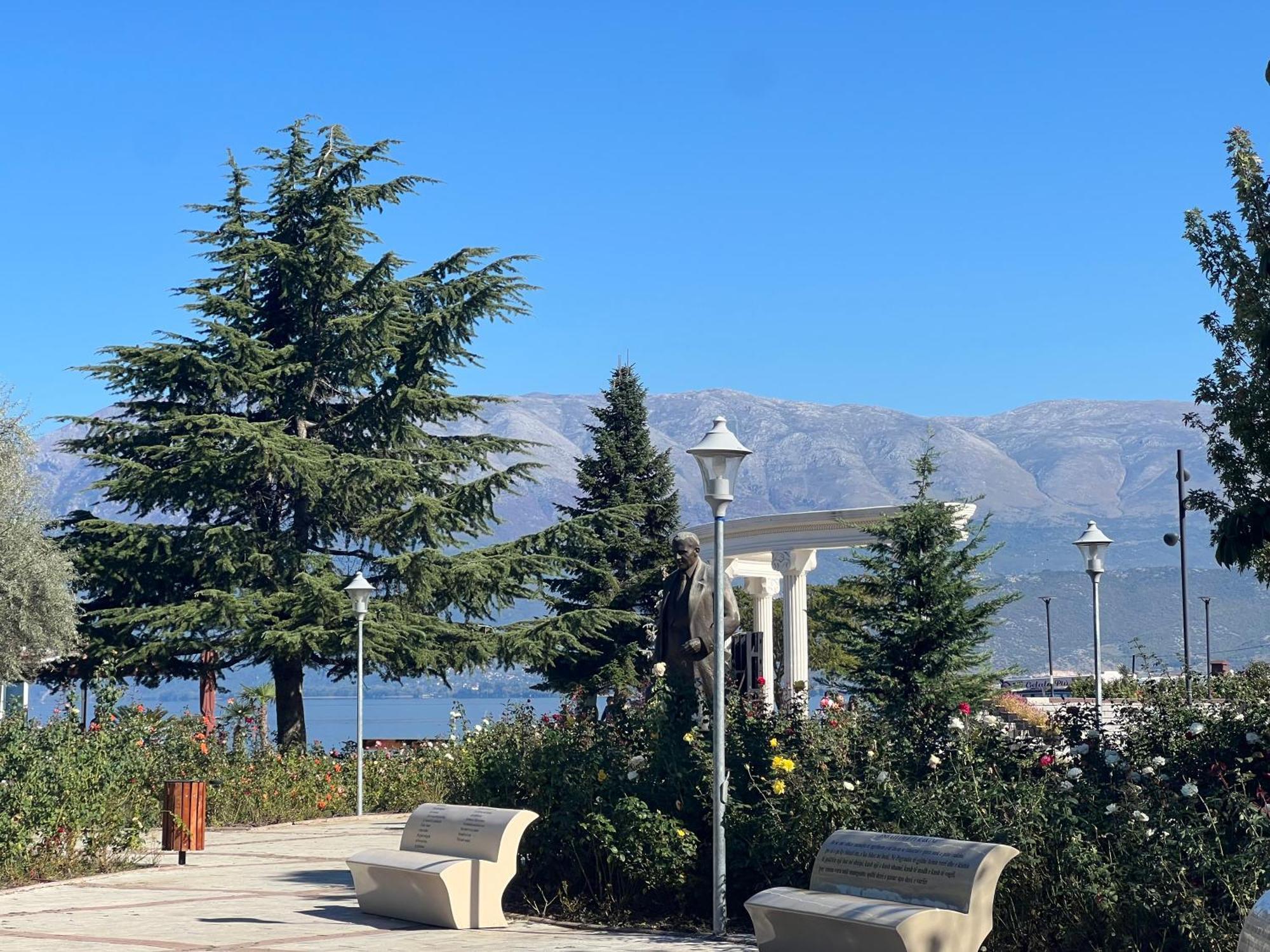 Charming House Apartment Pogradec Luaran gambar